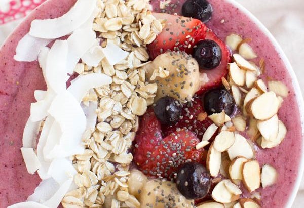 Berry Kale Smoothie Bowl