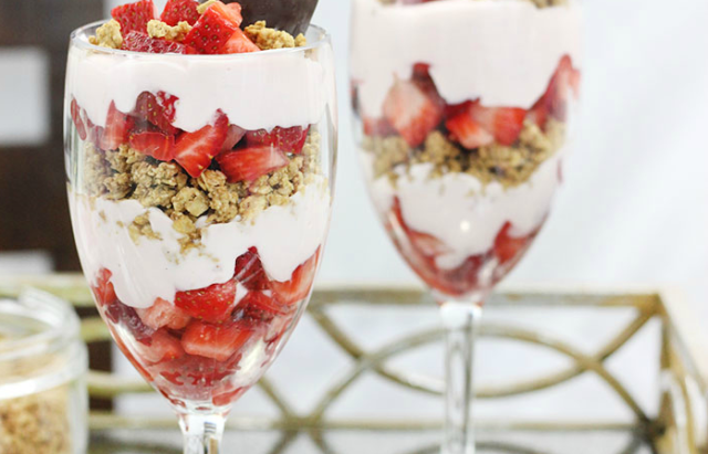 Strawberry Banana Breakfast Parfaits