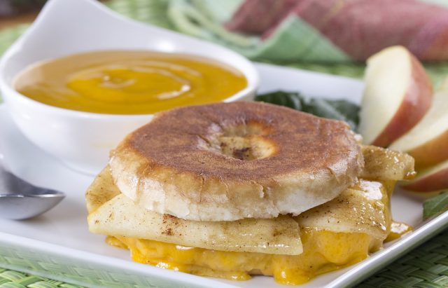 Apple Cheddar Bagel