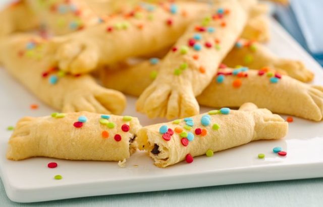 Easy Crescent Party Poppers