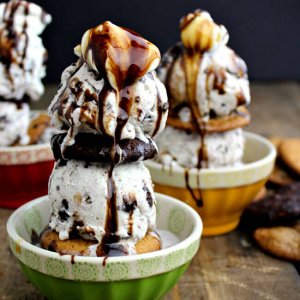 Cookies & Cream Ice Cream Sundae