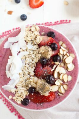 Berry Kale Smoothie Bowl