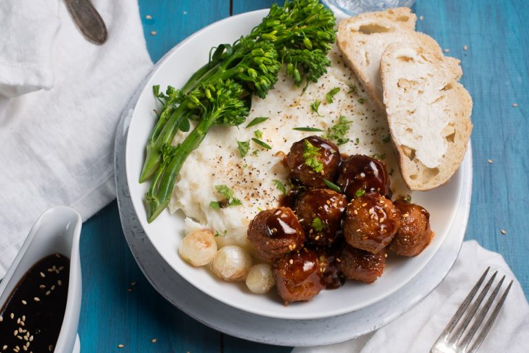 sticky honey garlic slow cooker meatballs