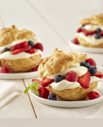 2017_Fresh_Berry_Cream_Puff