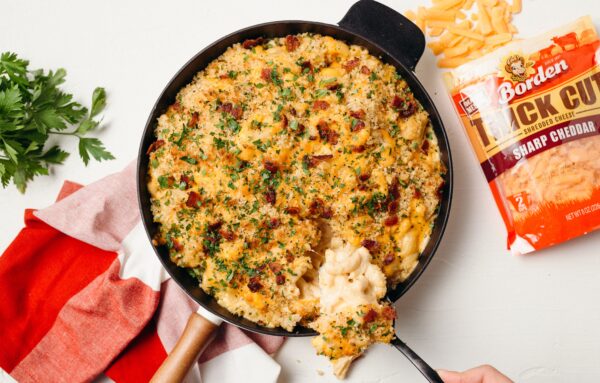 Ooey Gooey Baked Cheddar Mac & Cheese with Bacon
