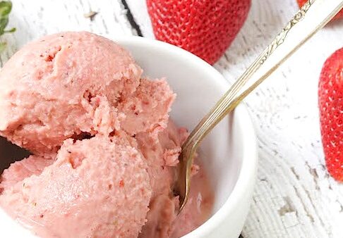 Tart Strawberry Frozen Yogurt