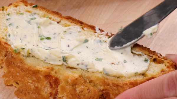 Cheddar-and-Herb Irish Soda Bread