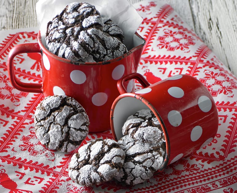 Daisy Chocolate Crinkle Cookies