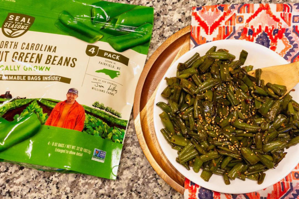 A bag of frozen green beans and a bowl of green beans