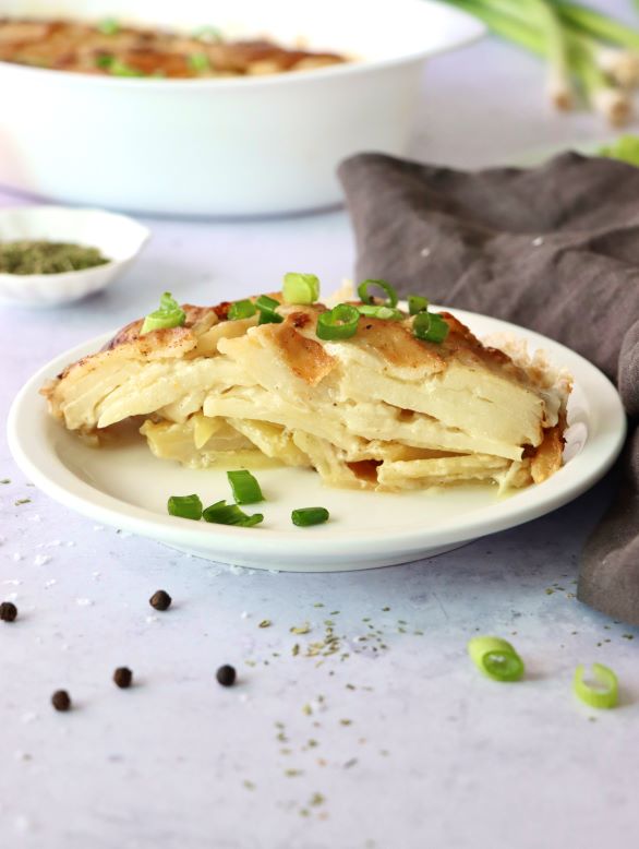 CREAMY GARLIC SCALLOPED POTATOES