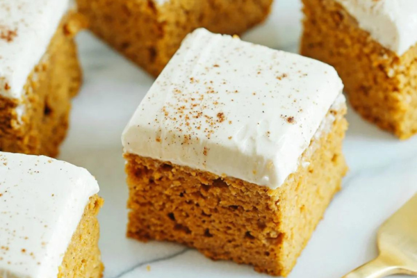 A pumpkin pie bar