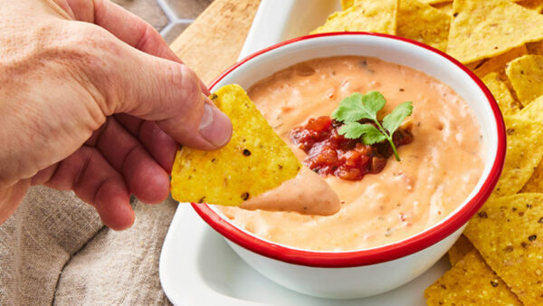 Borden White cheddar queso dip